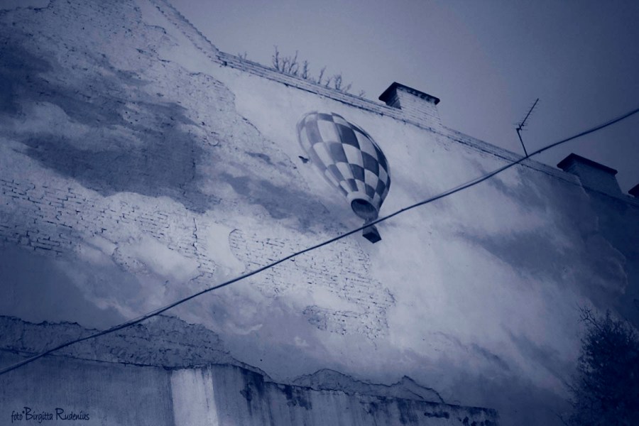 Blue Street Art Balloon