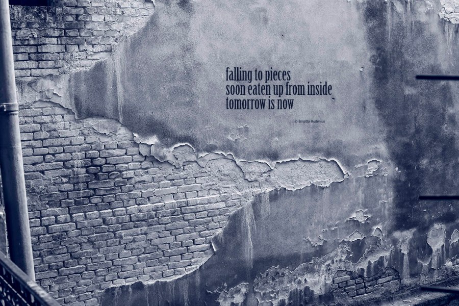 #haiku Blue Falling to pieces