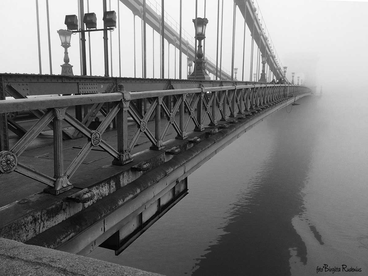 BW - Chain Bridge, Budapest ©BirgittaRudenius