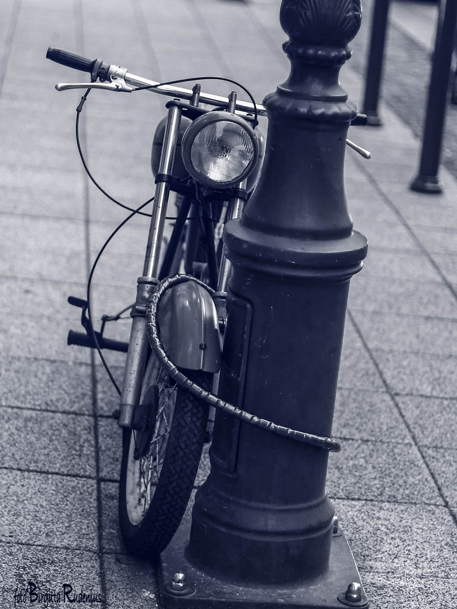 Blue Chained Bike ©BirgittaRudenius